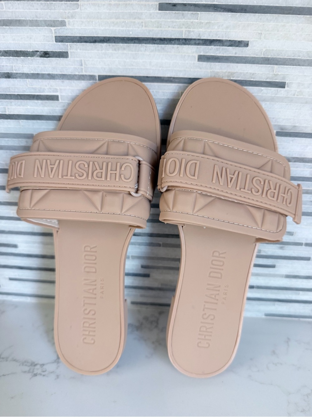 Christian Dior Quilted Logo Slide Sandals in beige size 9 - Picture 7 of 7